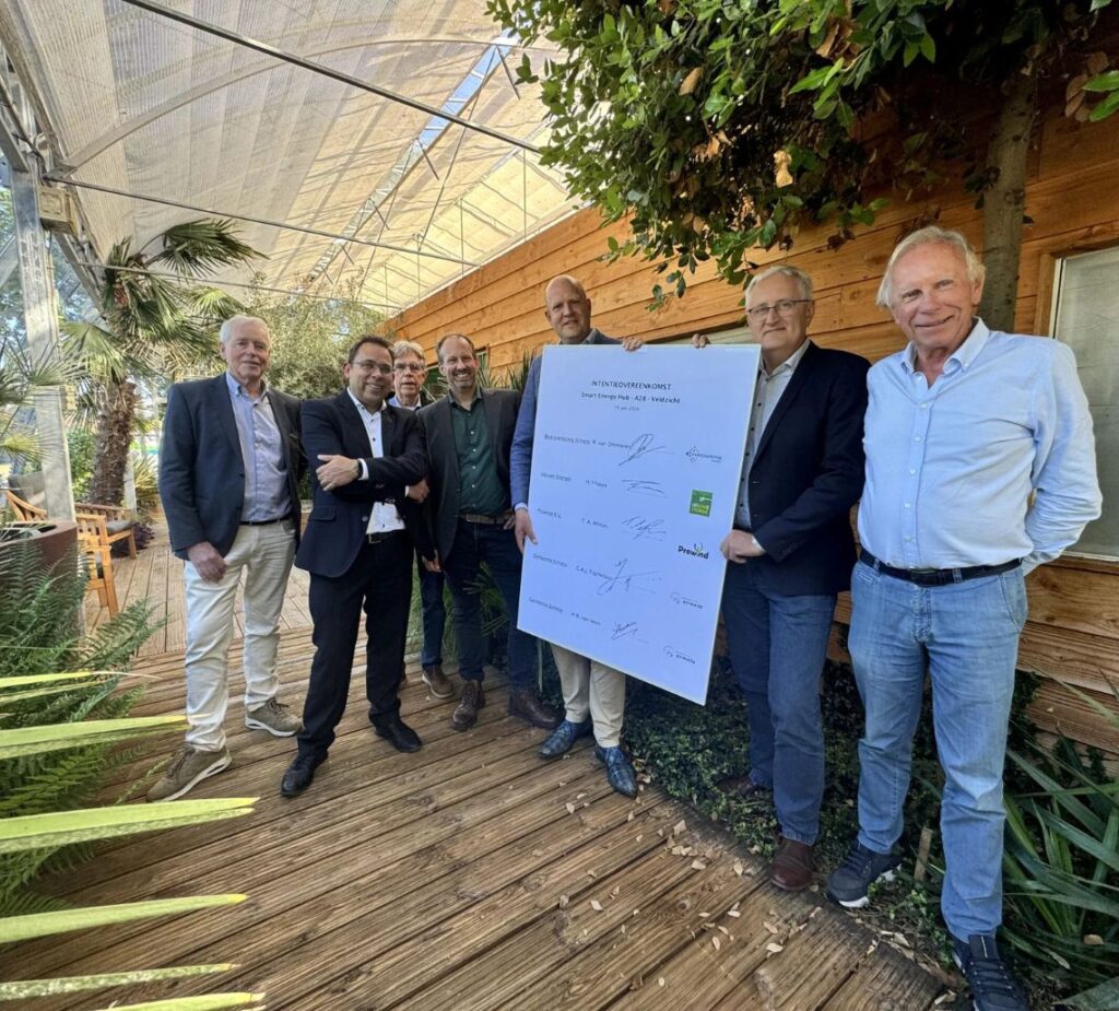 Green Grid Solutions team presenting a project during the international energy transition